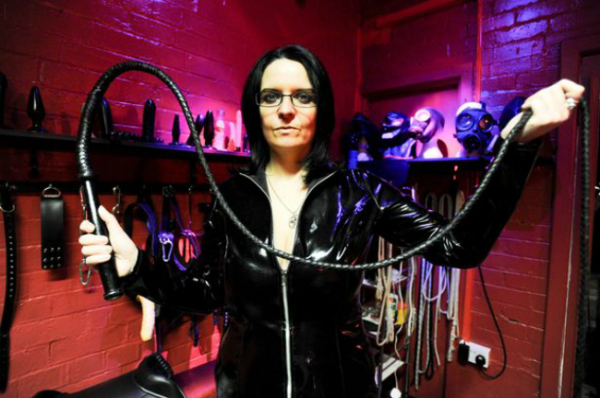 domme with whip PAY-Lorraine-White