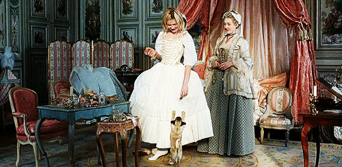 marie-antoinette-tumblr_lm8hbtkY2R1qfy2kdo1_500 kirsten dunst as marie antoinette and mops the dog moving pic